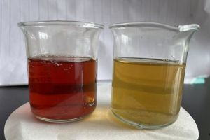 加酸水样颜色由深红变成黄色，是什么物质发生反应了