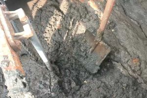 排泥泵被污泥糊住了，提不上来